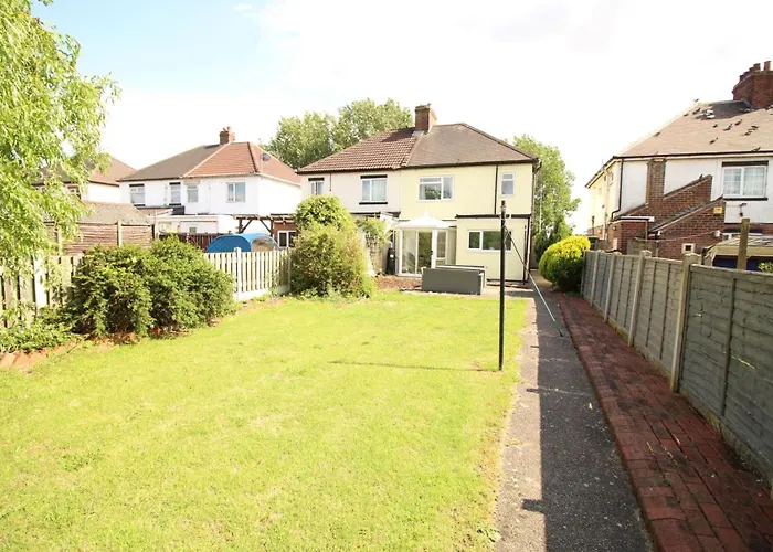 Exceptional 3 Bed, Great Location In Ashby Ideal For Travellers, Short Holiday Stays And Contractors